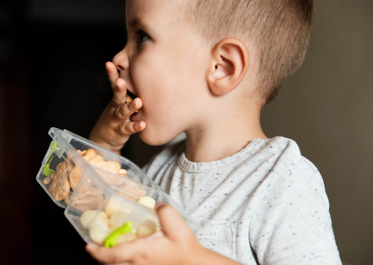 Essa situação nos faz acender um alerta, uma vez que os números da compulsão alimentar e demais transtornos nutricionais têm crescido na infância e são alarmantes.